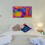 Kings Road Apartment